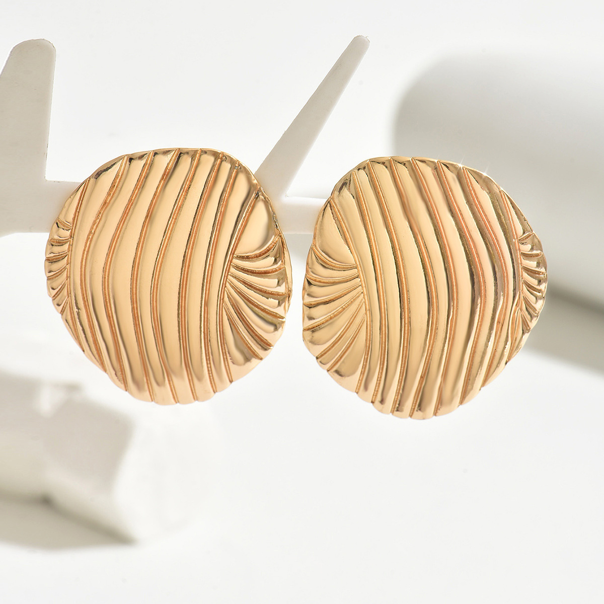 Geometric Light Style Women's Personality Wrinkle Line Design Alloy Stud Earrings Electroplated