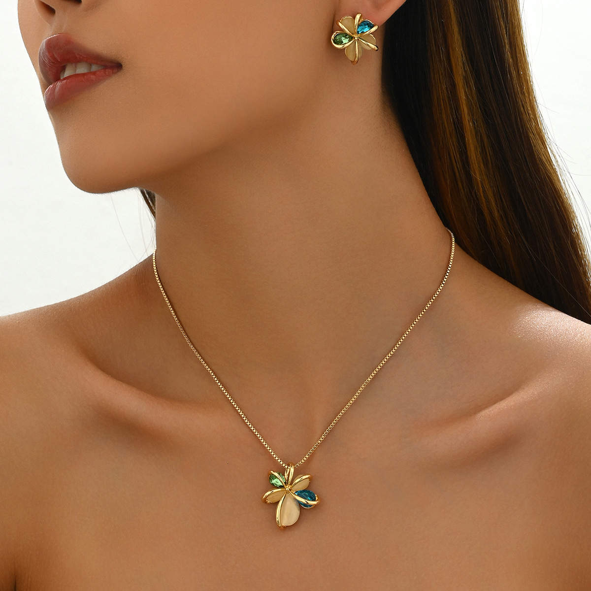 Artistic Fresh Earrings Women's Necklace Set Baroque Style Inlaid Flower Studs Clavicle Chain