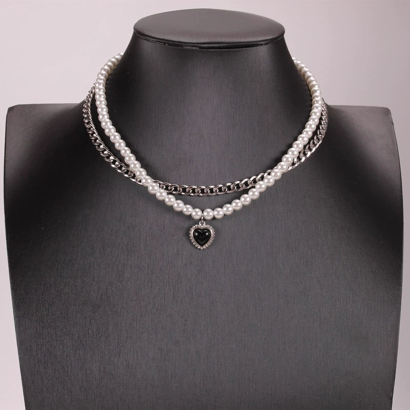 Titanium steel non-fading black heart necklace, ins pearl collarbone chain, neck chain, retro and versatile, elegant and trendy necklace