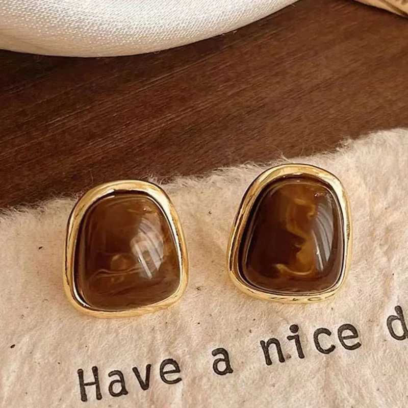 Vintage Coffee Color Square Resin Stud Earrings for Women Girls Fashion Metal Irregular Geometric Earrings Jewelry 2025 Trend XJ250623