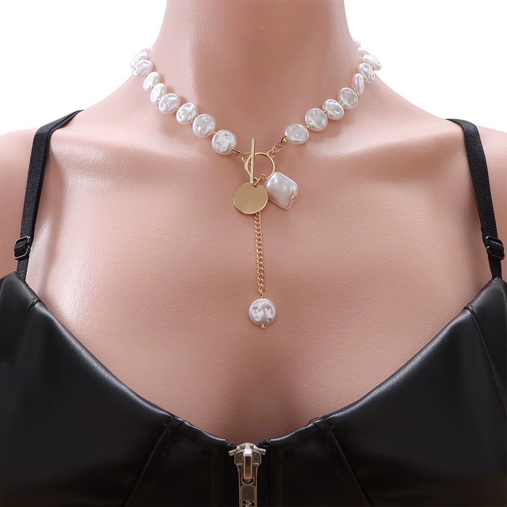 Sophisticated Ladies' Pearl Choker Set with Unique Design Features