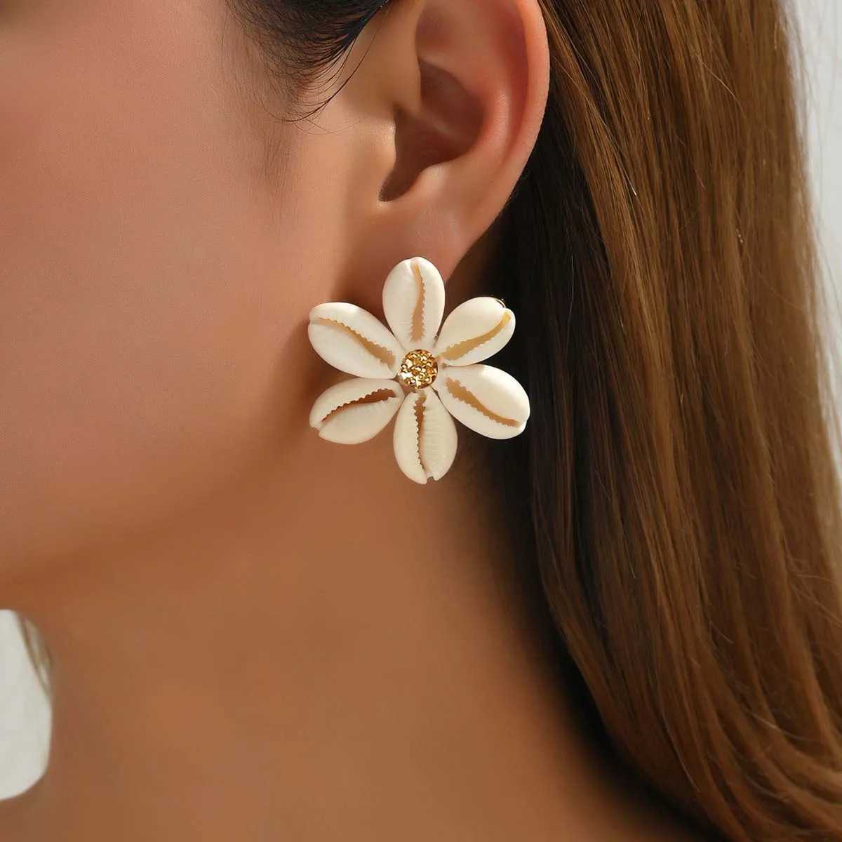 Bohemia Shell Stud Earring for Women Summer Beach Pearl Conch Drop Geometric Earring Girls Fashion Wedding Jewelry Gifts XJ250623