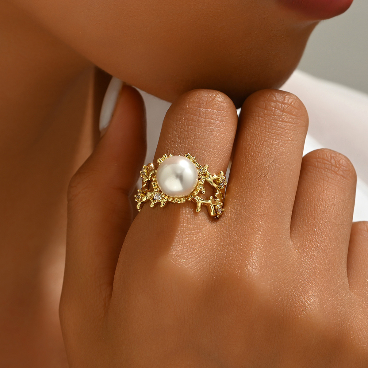 New Style Women's Simple Band with Personalized Inlaid Large Pearl, High-End Design Open Ring