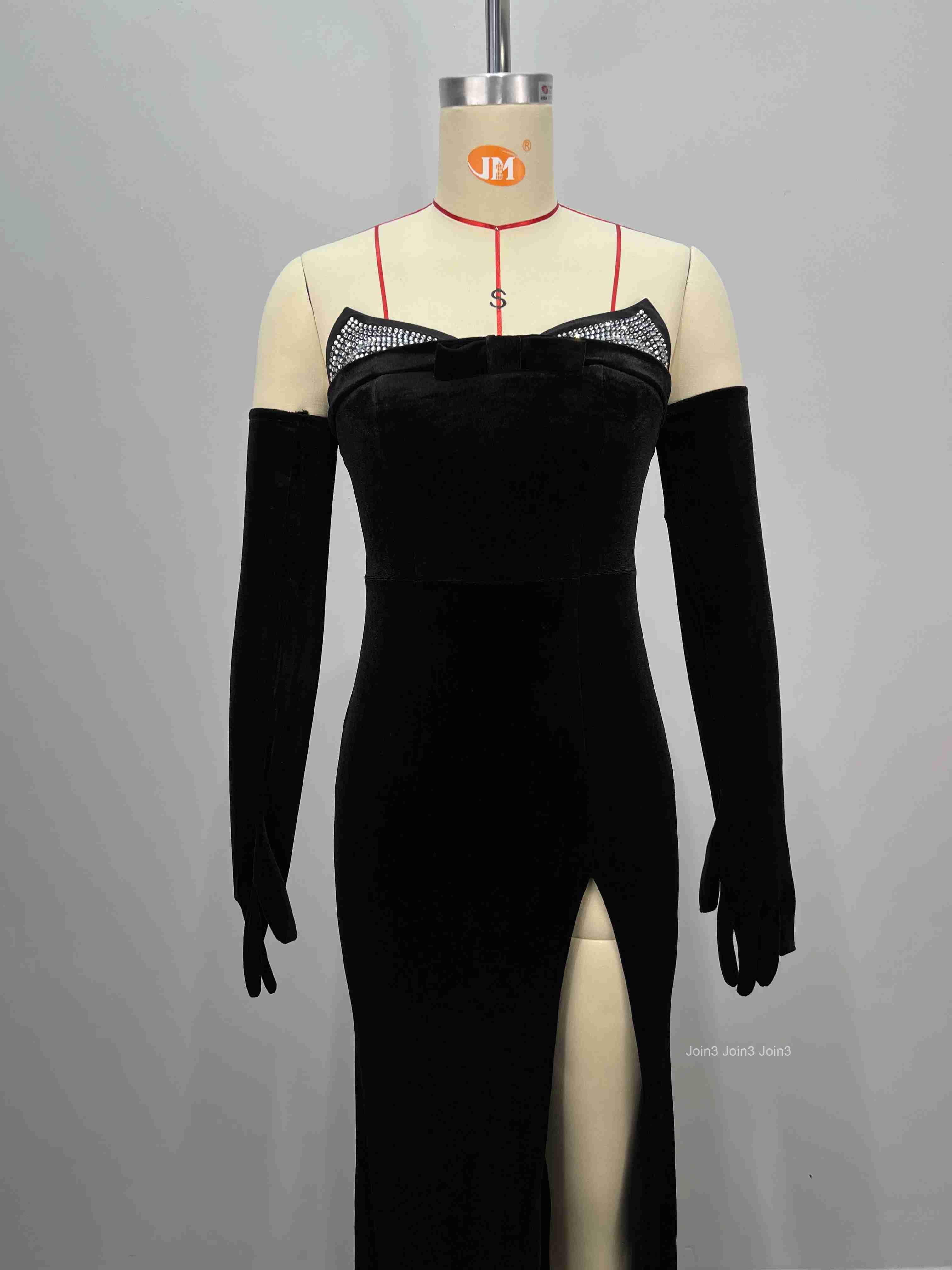 Elegant Black Velvet Evening Gown Off-Shoulder Long Sleeve High Slit Fitted Dress for Gala Party Banquet