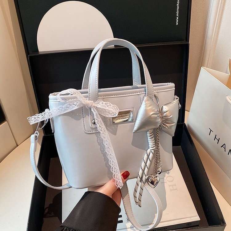 Korean Style Fashion Handheld Bucket 2025 New High-end Simple Shoulder Niche Trend Versatile Crossbody Bag