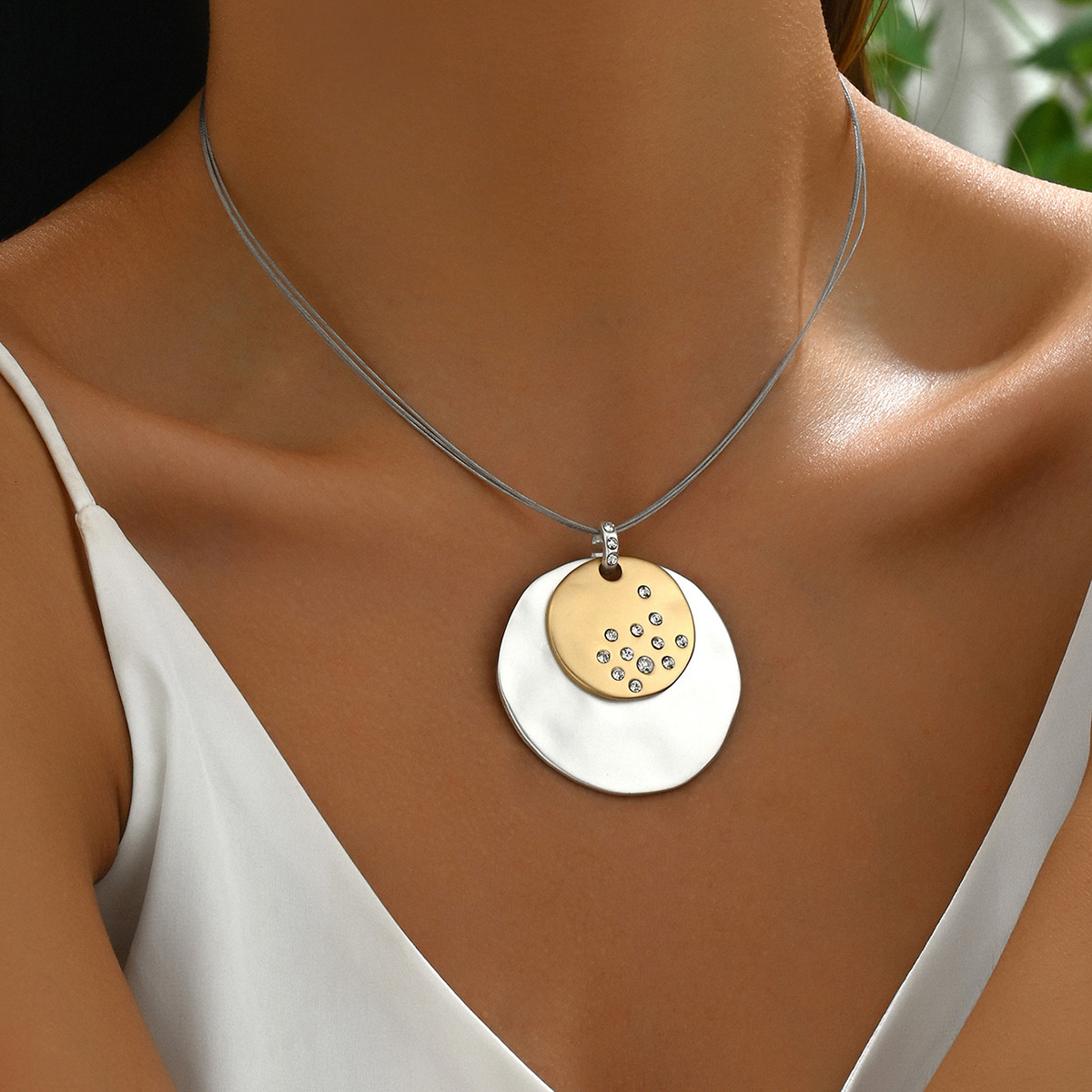 Fashion Simple Design Women's Necklace Personality Large Circle Metal Inlaid High-End Clavicle Chain