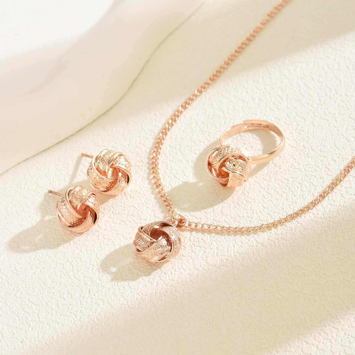 Fresh Korean Style Women's Ring And Earring Jewelry Set Geometric Rotating Thread Design Necklace For Women