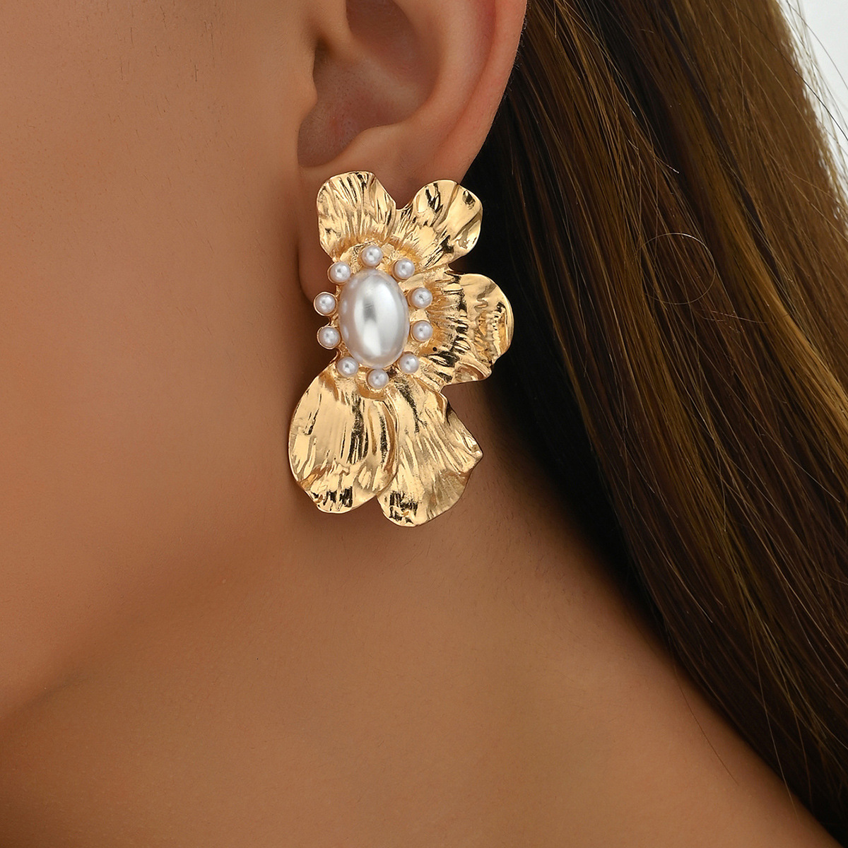 Metal Flower Inlaid Pearl Design Earrings for Women High-end Stud Trendy Ear Jewelry