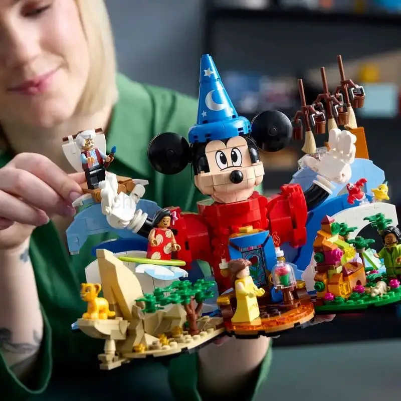 DISNEYHot Toys.20241103 PCS New Magic of Disney Legoing 21352 for Aged Birthday Christmas Gift Mickey Mouse in His Sorcerers W250623