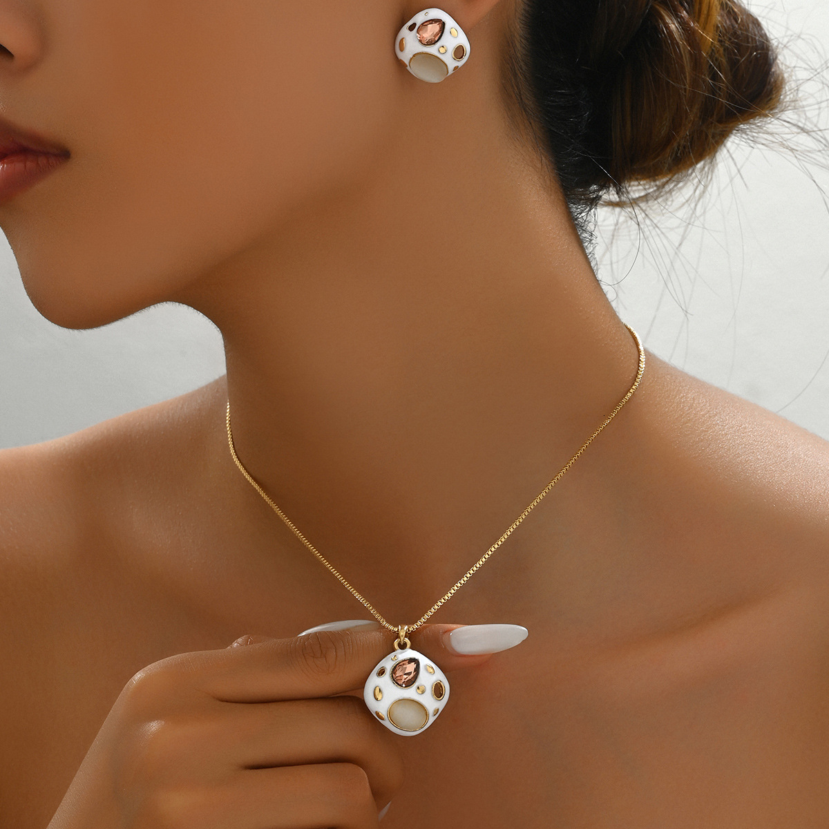 Minimalist Style Women's Necklace And Earring Set Inlaid Design Clavicle Chain Jewelry