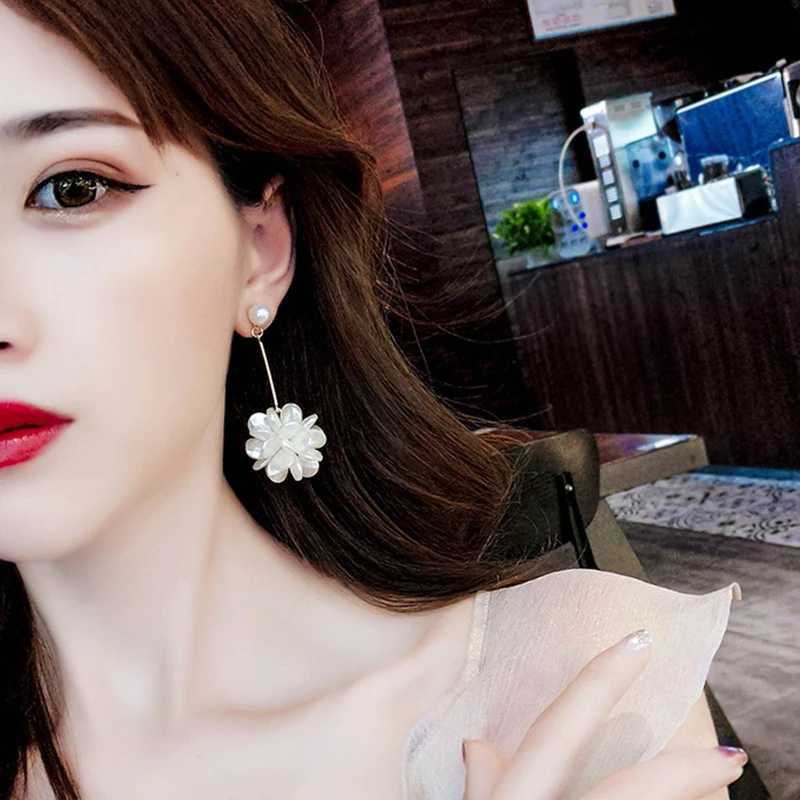 Korean Fashion White Petal Ball Earrings for Women Elegant Long Sweet Summer Pearl Rhinestone Flower Earrings Female Jewelry XJ250623