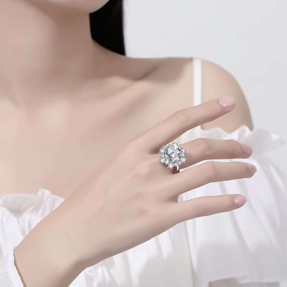 Luxury D VVS1 Huge 13mm 8 Ct Round Cut Women Engagement Fine Jewelry Gold Plated 925 Sterling Silver Rings Moissanite