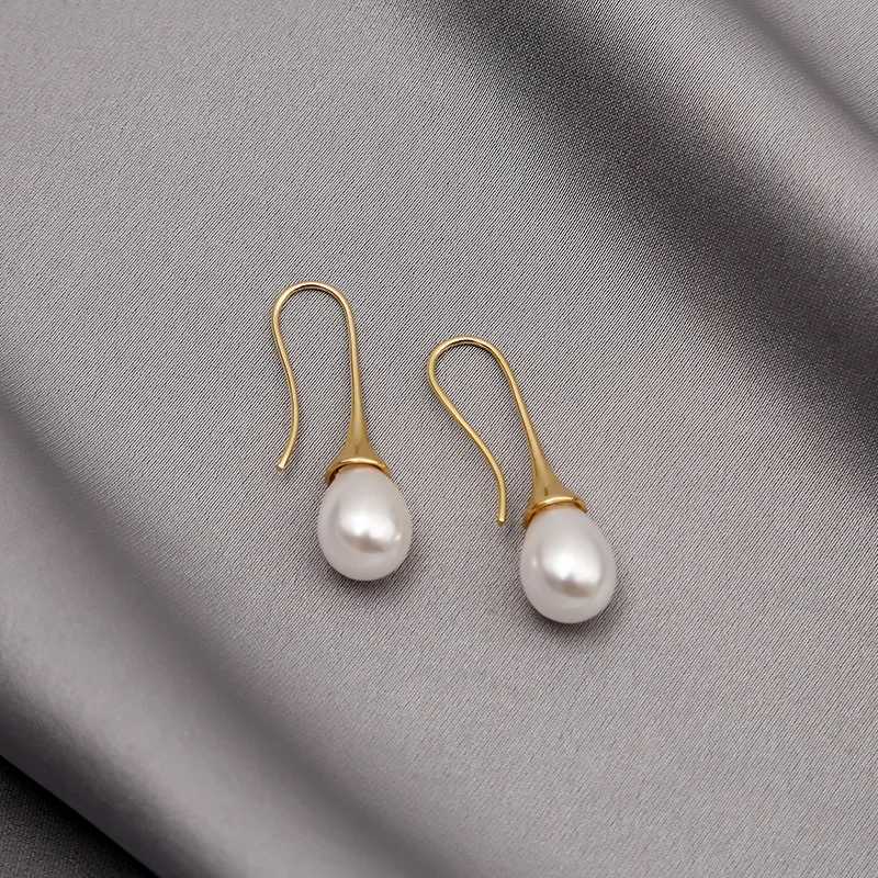Woman Vintage Pearl Dangle Earrings 2022 Gold Color Simple Style Classic Long Hanging Earring Personality Womens Party JewelryXJ250623