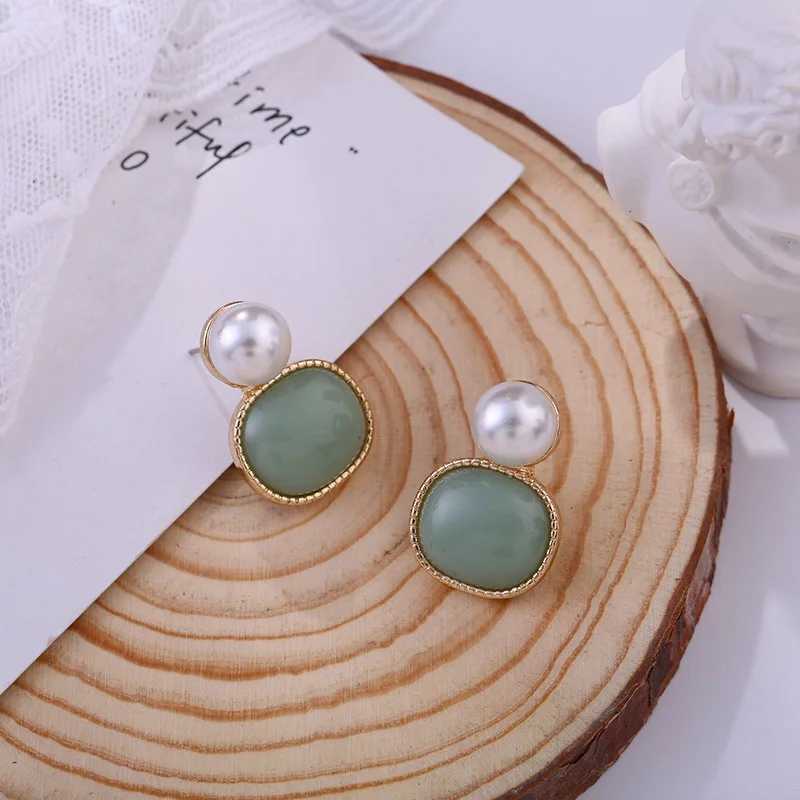 Retro Simple Imitation Baroque Pearl Clip-on Earrings Vintage Round Resin Green Stone Clip Earrings Without Piercing for Women XJ250623