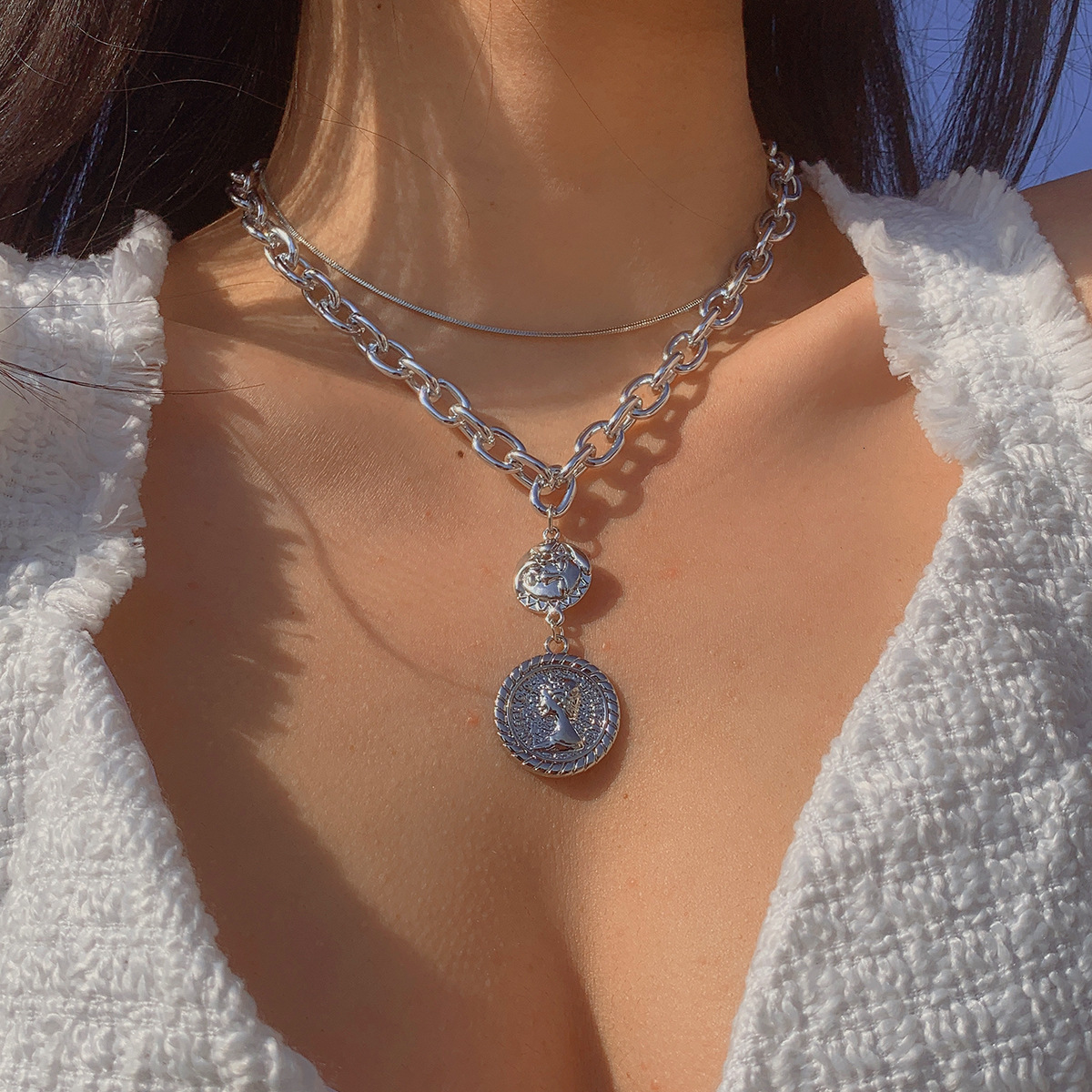 Versatile Single Layer Heart-Shaped Tassel Collarbone Necklace Simple Cross Chain Eye Inlaid Dia Jewelry