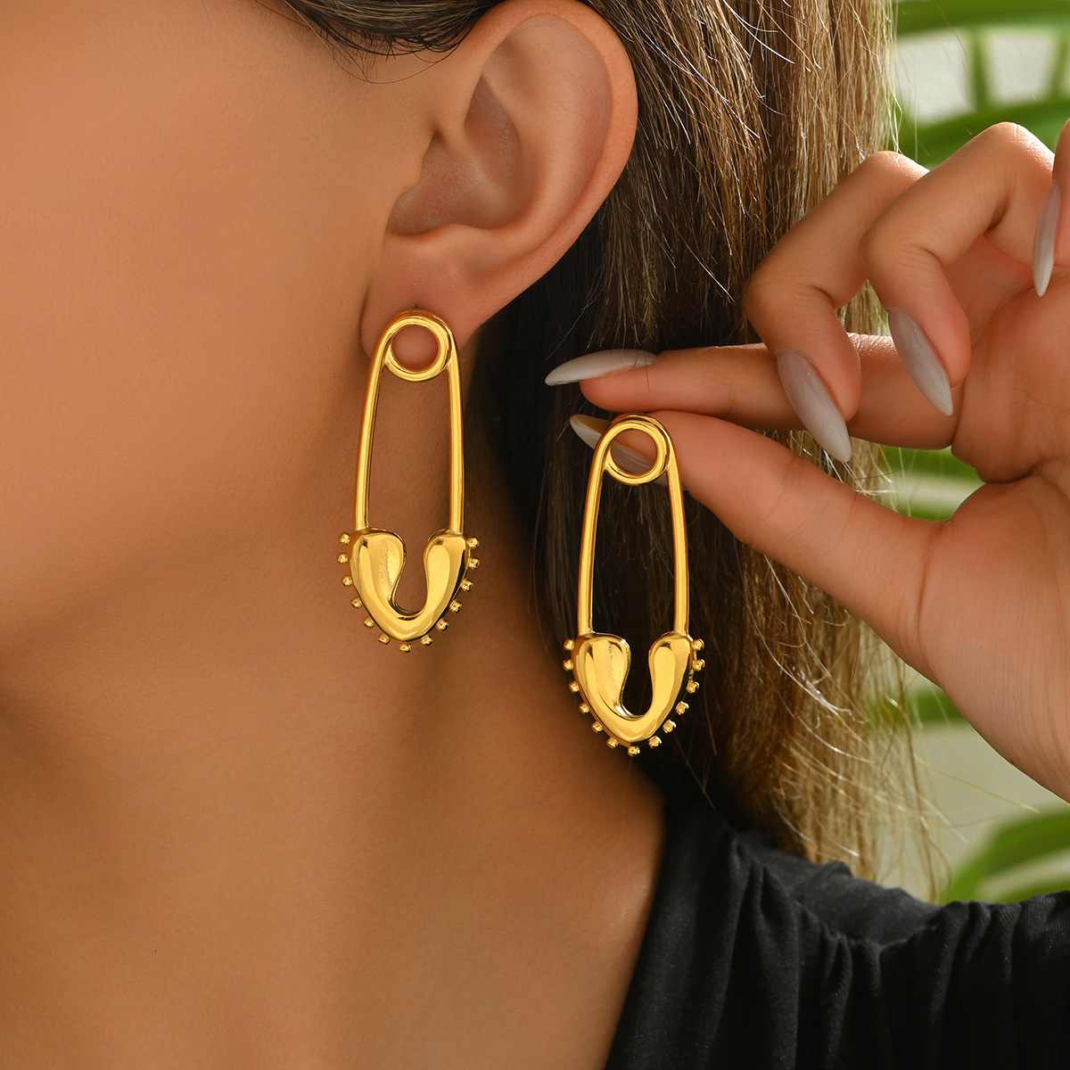 New Women's Heart Pin Design Stud Earrings Light Ear Jewelry