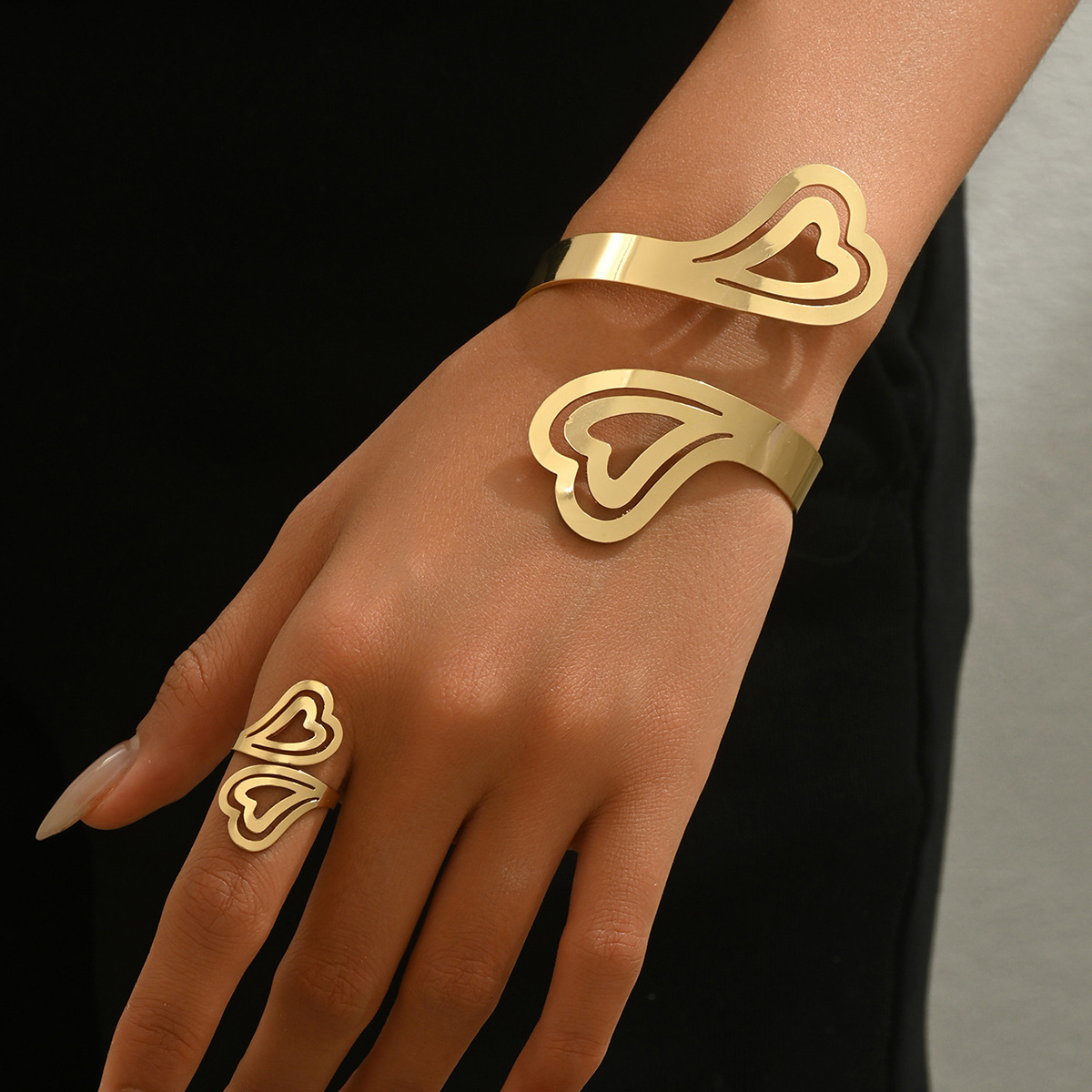 Wind Women's Bracelet and Set Electroplated Heart Design Bangle Open Ring for Women