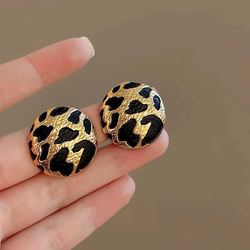 Fashion Bohemian Leopard Pattern Heart Stud Earring Mascot Ornaments For Women Valentines Accessories Gift Wholesale E0273 XJ250623