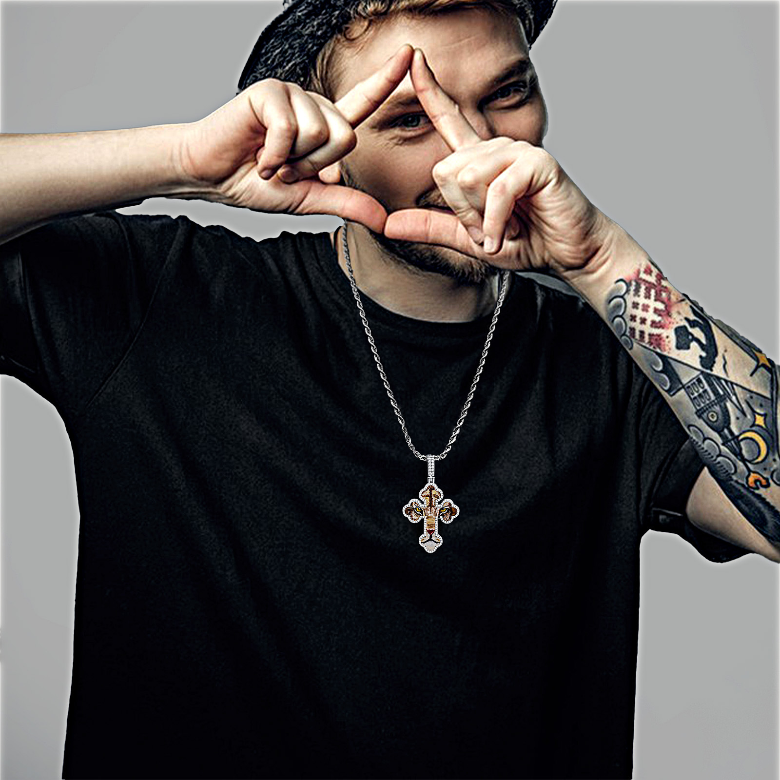 Luxury Moissanite Hip Hop Cross Cheetah Pendant Diamond Inlaid Enamel Personalized Streetwear Statement Necklace