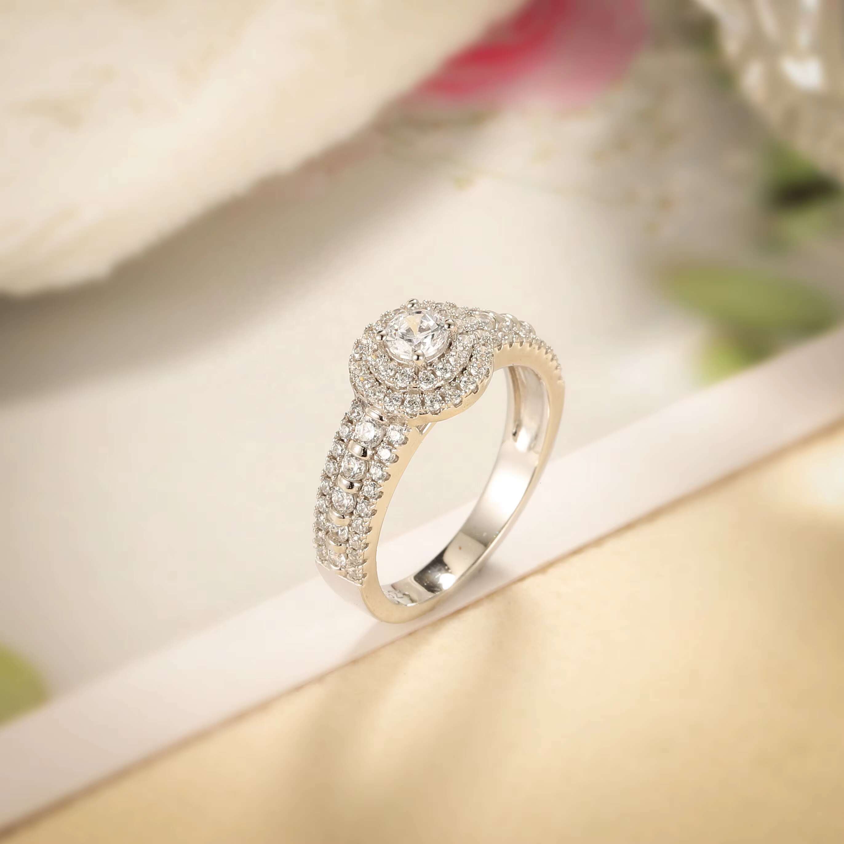 High Quality Big Cubic Zircon Lady Ring for Wedding Trendy Womens Round Cut 925 Silver Moissanite Engagement Rings for Women