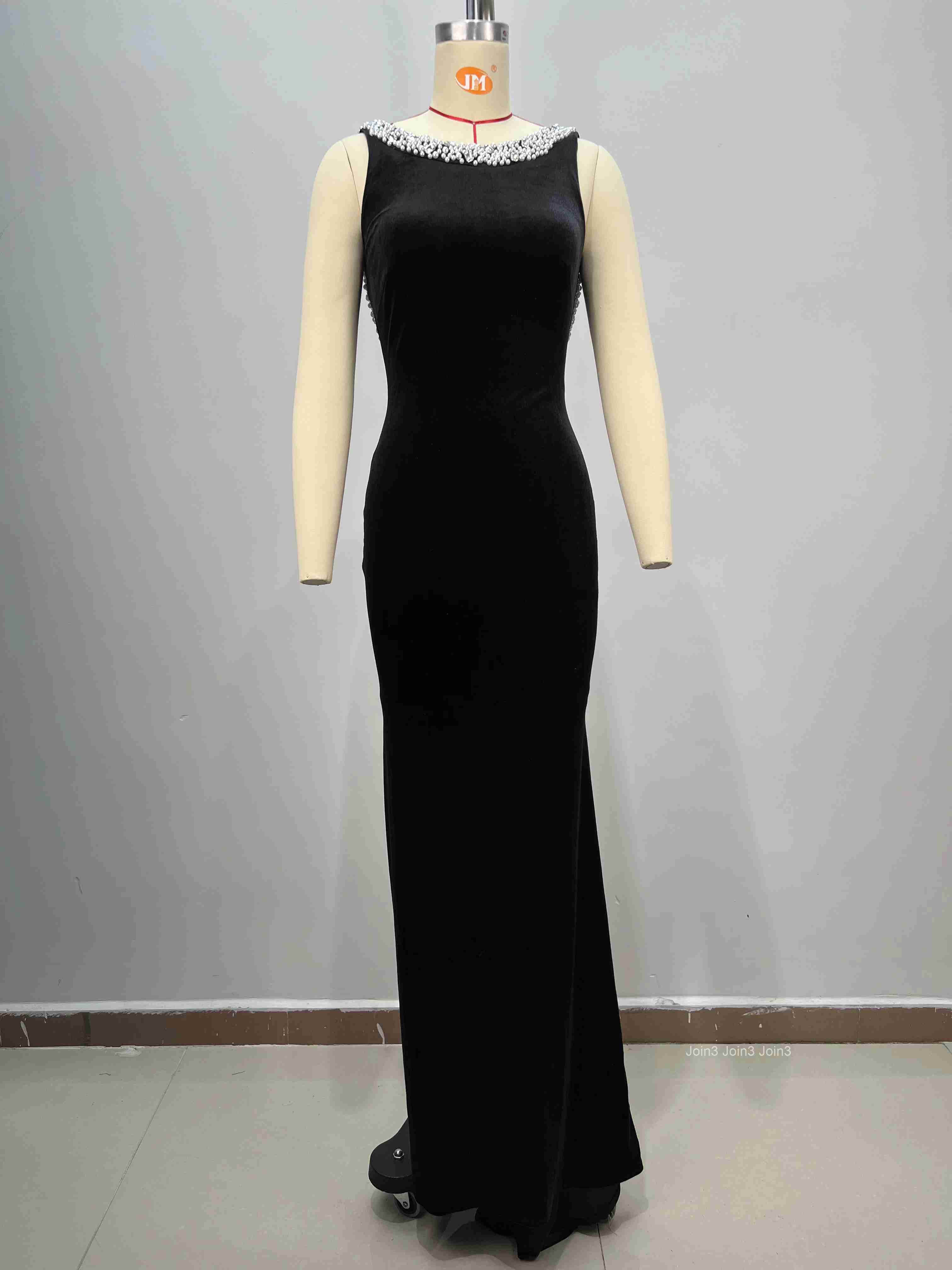 Luxurious Black Evening Gown with Crystal Beaded Neckline Floor-Length Formal Dress for Gala Wedding Red Carpet Events