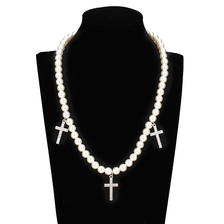 A diamond-encrusted cross imitation pearl necklace with a retro design and a simple, individual and elegant pendant