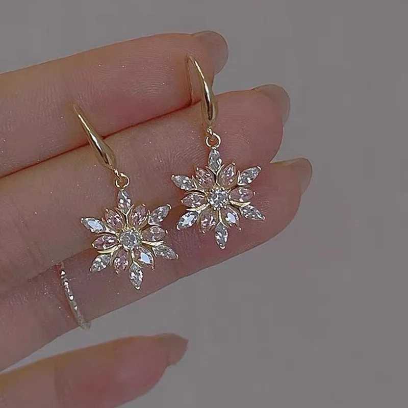 Luxury Rhinestone Snowflake Drop Earrings For Women Elegant Long Tassel Pearl Flower Earring New Year Birtay Jewelry GiftsXJ250623