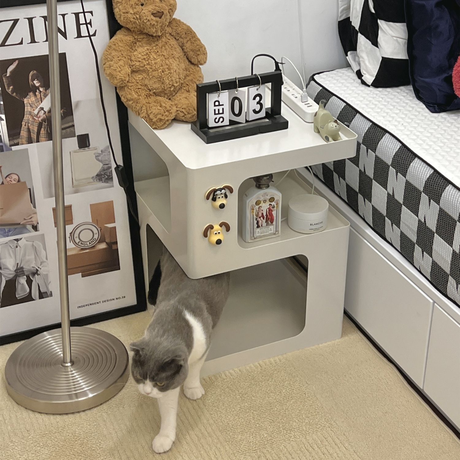 B6236 Small apartment modern simple bedside cabinet creative light luxury style black living room sofa side table