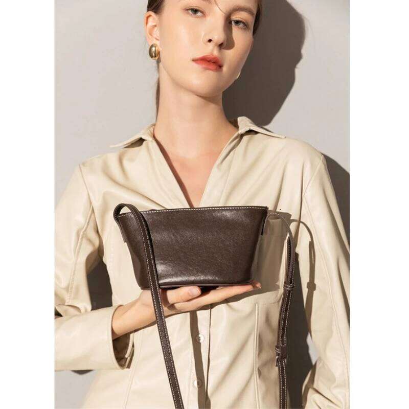 Head layer vegetable tanned cowhide sailboat niche mobile phone bag, genuine leather single shoulder crossbody women's bag