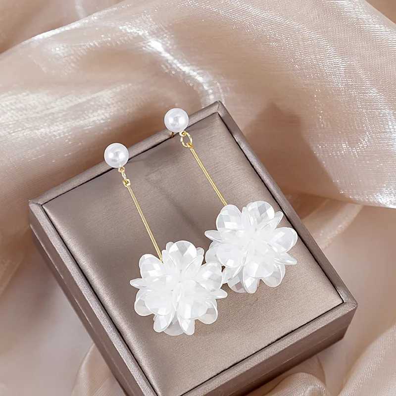 Korean Fashion White Petal Ball Earrings for Women Elegant Long Sweet Summer Pearl Rhinestone Flower Earrings Female Jewelry XJ250623