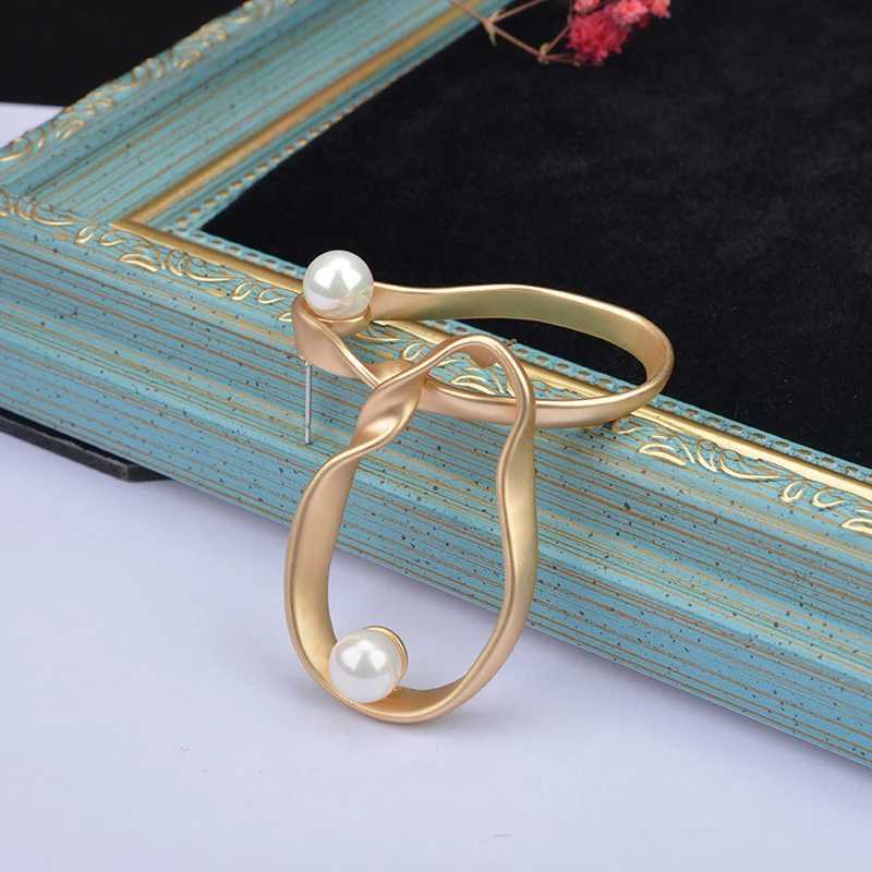 Fashion Simulated Pearl Irregular Dangle Earrings For Women Geometric Gold/Silver Color Metal Hollow Drop Earrings Jewelry Gift XJ250623