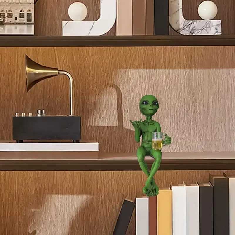Alien Statue Beer Drinking Resin Novelty Collectibles Funny Desktop Decoration For Adults Desk Bedroom Garden Home Decor Y250623