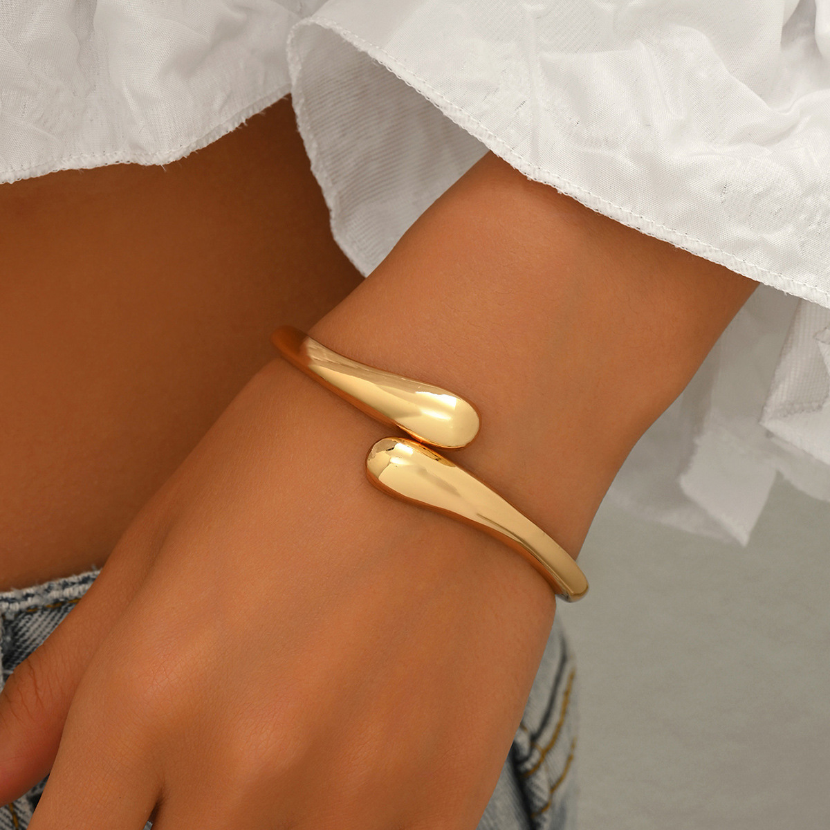 Light Style Smooth Electroplated Design Wrinkle Bracelet Women's Jewelry