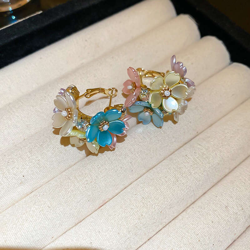 Sier Needle French Pearl Flower Cluster Earrings for Women, Light Elegant Temperament Earrings, Niche High-end Feel