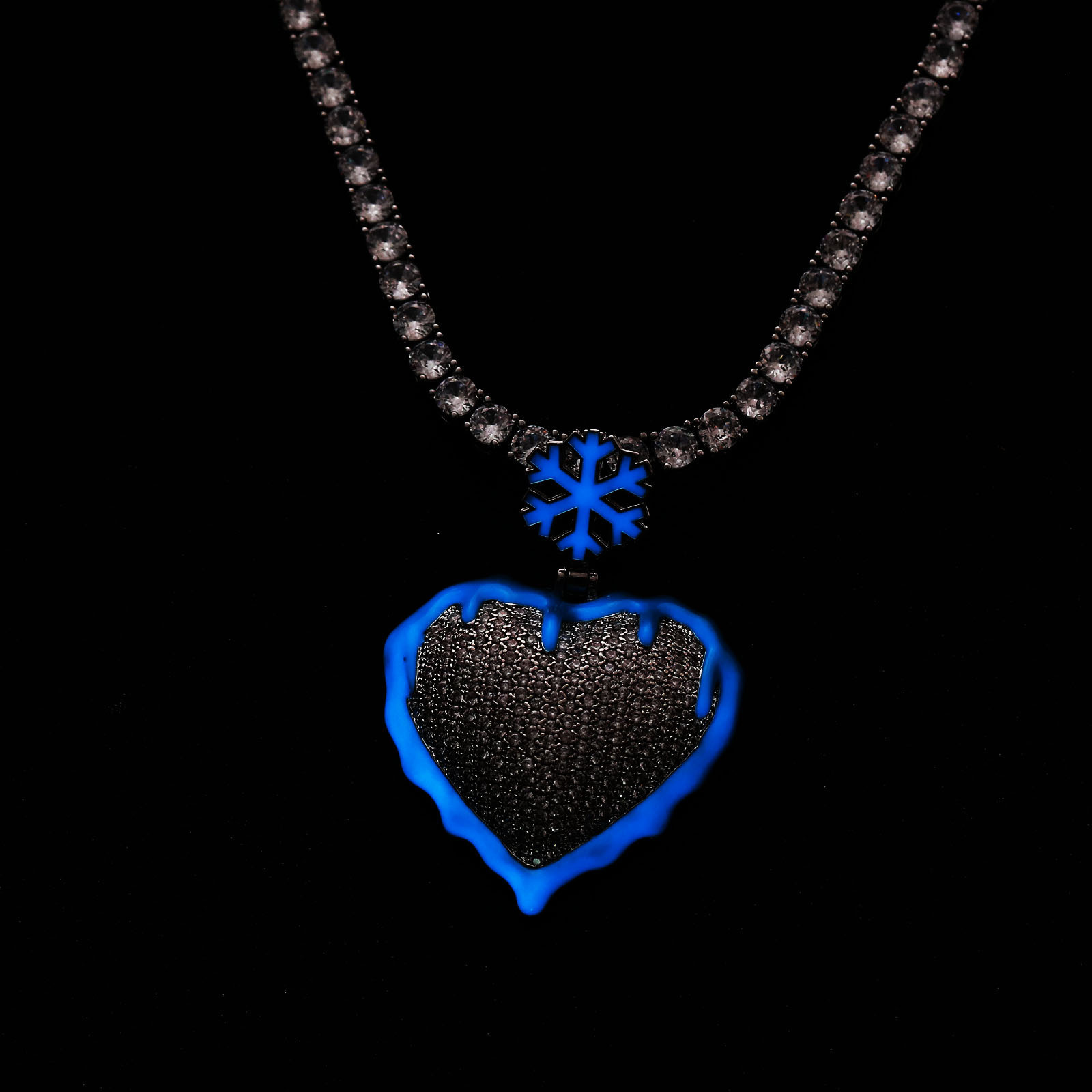 Luminescent Heart Shaped Moissanite Pendant Diamond Studded Couple Necklace Trendy Unisex Personalized Accessory Pass the diamond tester