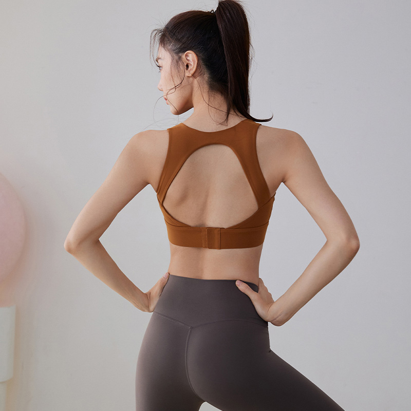 quick drying yoga bra with cross shoulder straps and shockabsorbing fitness vest