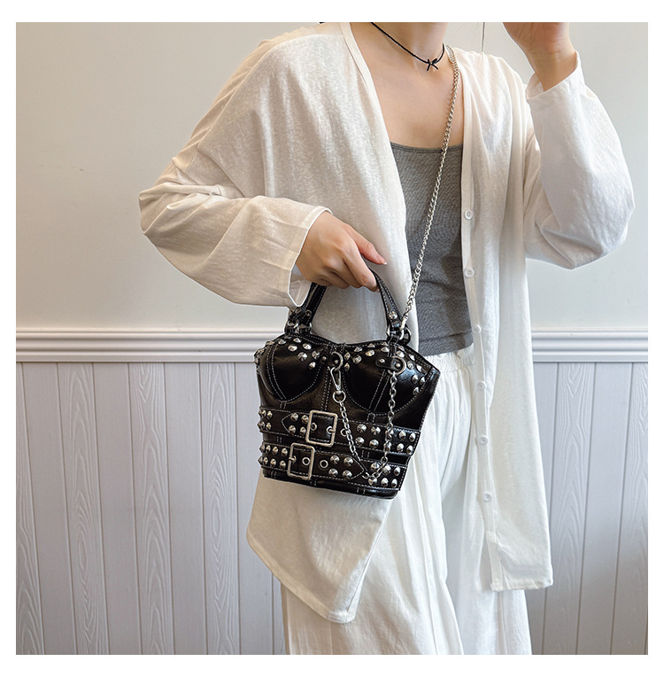 Free shipping 2025 new designer Shoulder bags for womans ladies flap lady fashion casual rivet handbag women crossbody Underarm messenger bag