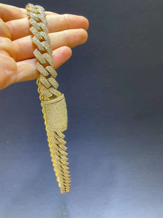 Top Quality 18MM Round Shaped VVS Moissanite Diamond Miami Link Cuban Chain with Custom Box Clasp From India