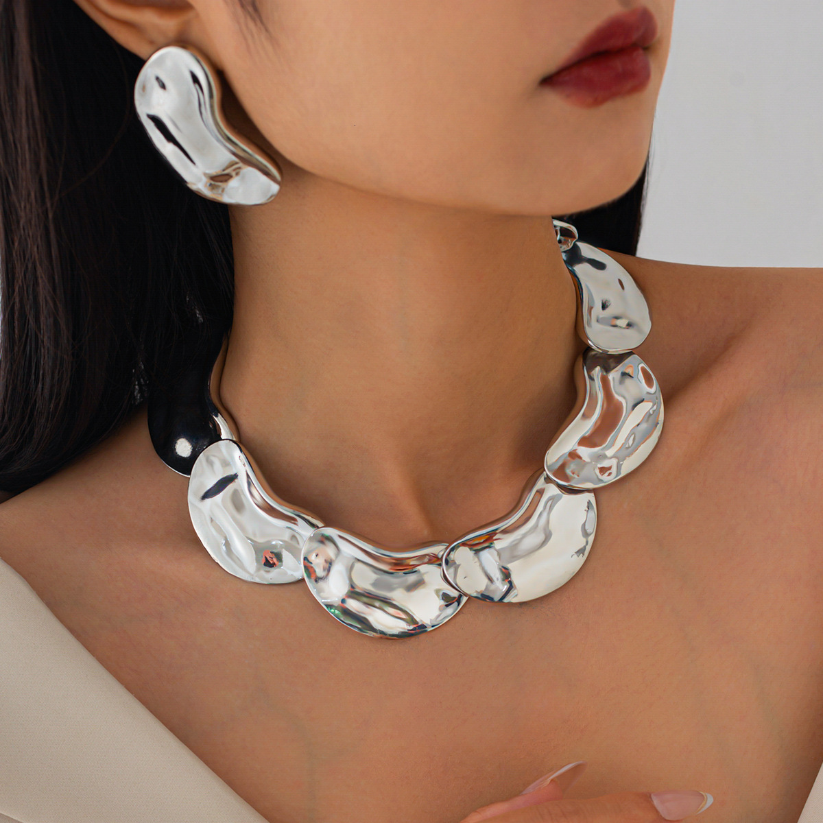 Fashion Irregular Pea ing Versatile Elegant Exaggerated Design Clavicle Chain Necklace for Women