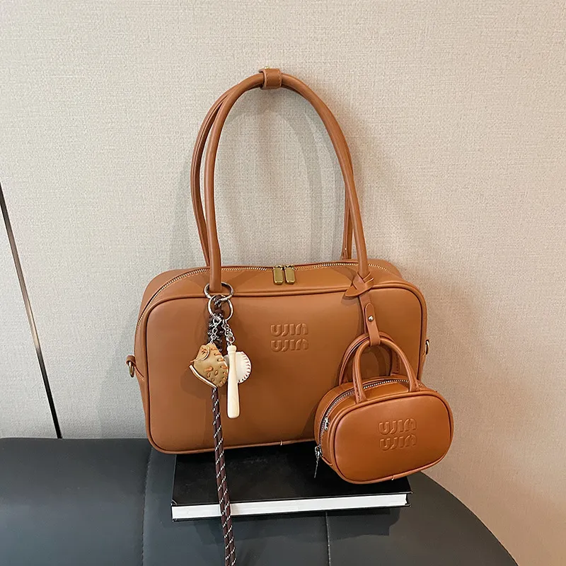 Free Shipping Retro large capacity bag for women autumnwinter work handbag pillow shoulder messenger
