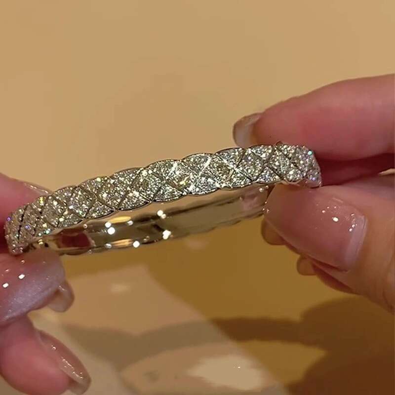 Luxury jewelry designer bracelet with French retro diamond plaid full diamond pattern, simple and high-end palace style, personalized jewelry for wome