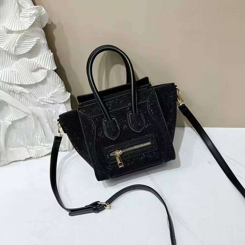 2025 Design Women Smiling Doll Shape Rhinestone Handbags New Fashion Dias Tote Lady Commuter Shoulder Crossbody Bags