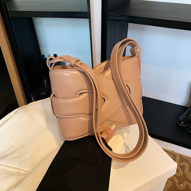New geometric leather hot item classic symmetrical design single shoulder diagonal cross shaped handbag