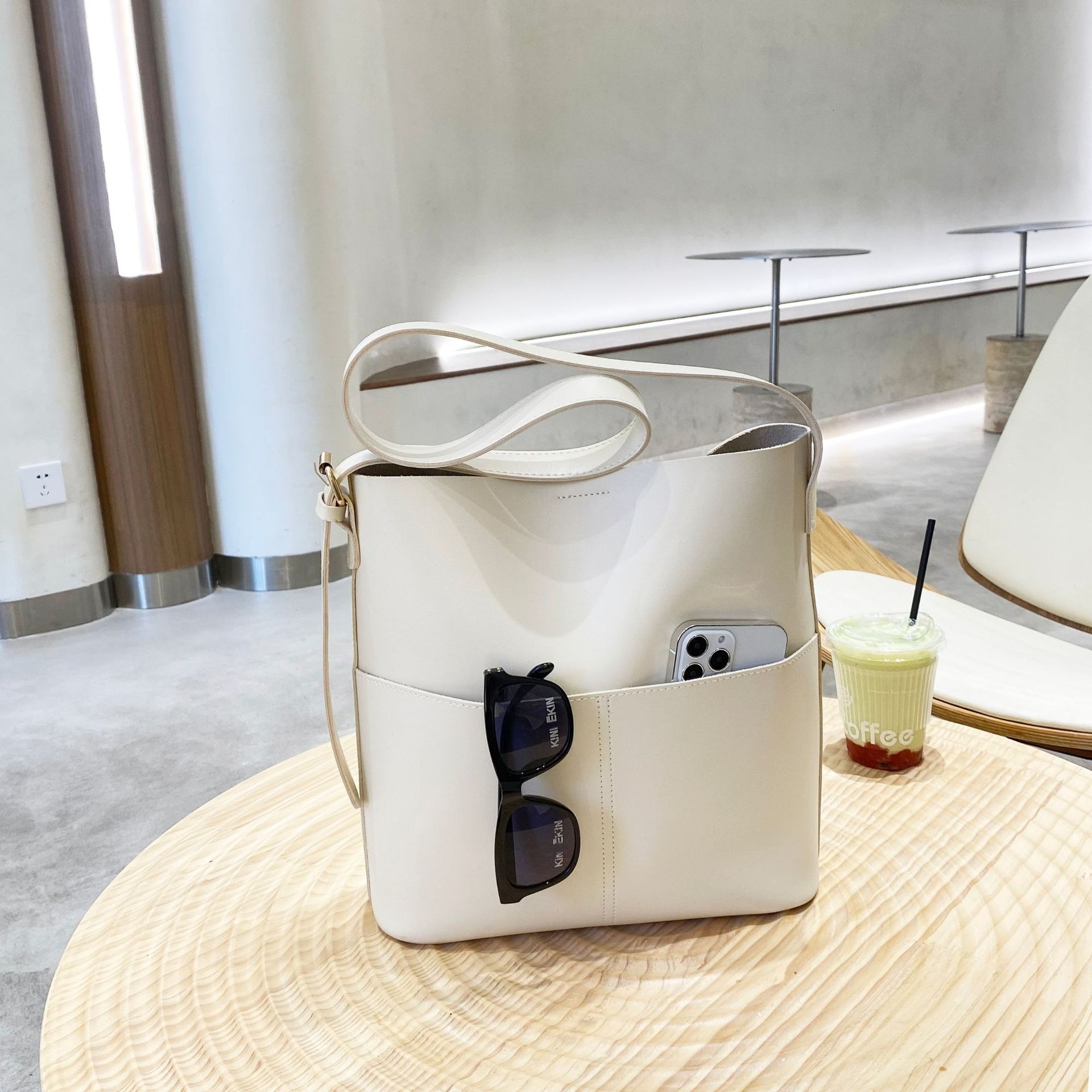 Bags Women's Simple Versatile High-Quality Large Capacity Design Sense Shoulder Bag Crossbody Bucket