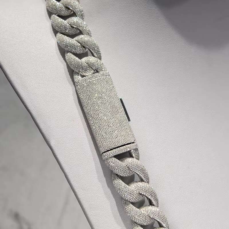 Moissanite Miami Cuban Link Chain in Silver 925 Sparkling 20mm Iced Out VVS Moissanite Cuban Link Chain