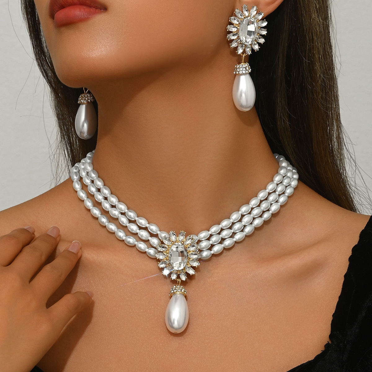 Light Style Women's Pearl Necklace And Earring Set Crystal Inlaid Multi-Layer Design Clavicle Chain For Women