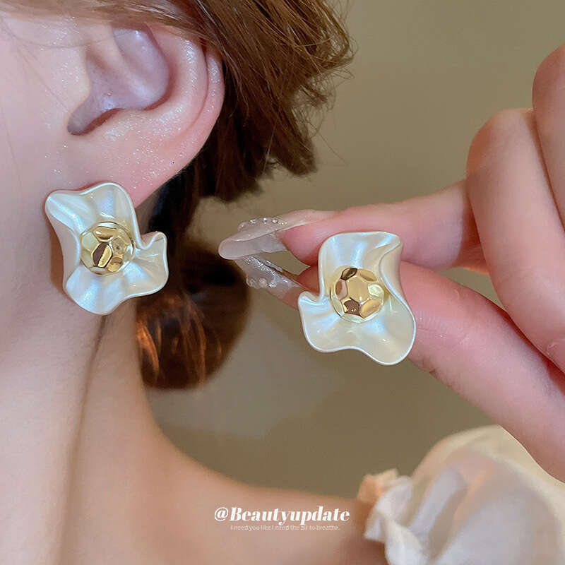 Real Gold Plated Sier Needle Minimalist Style Wrinkled Flower Light Fashion Earrings Simple High-end Sense Ear Jewelry