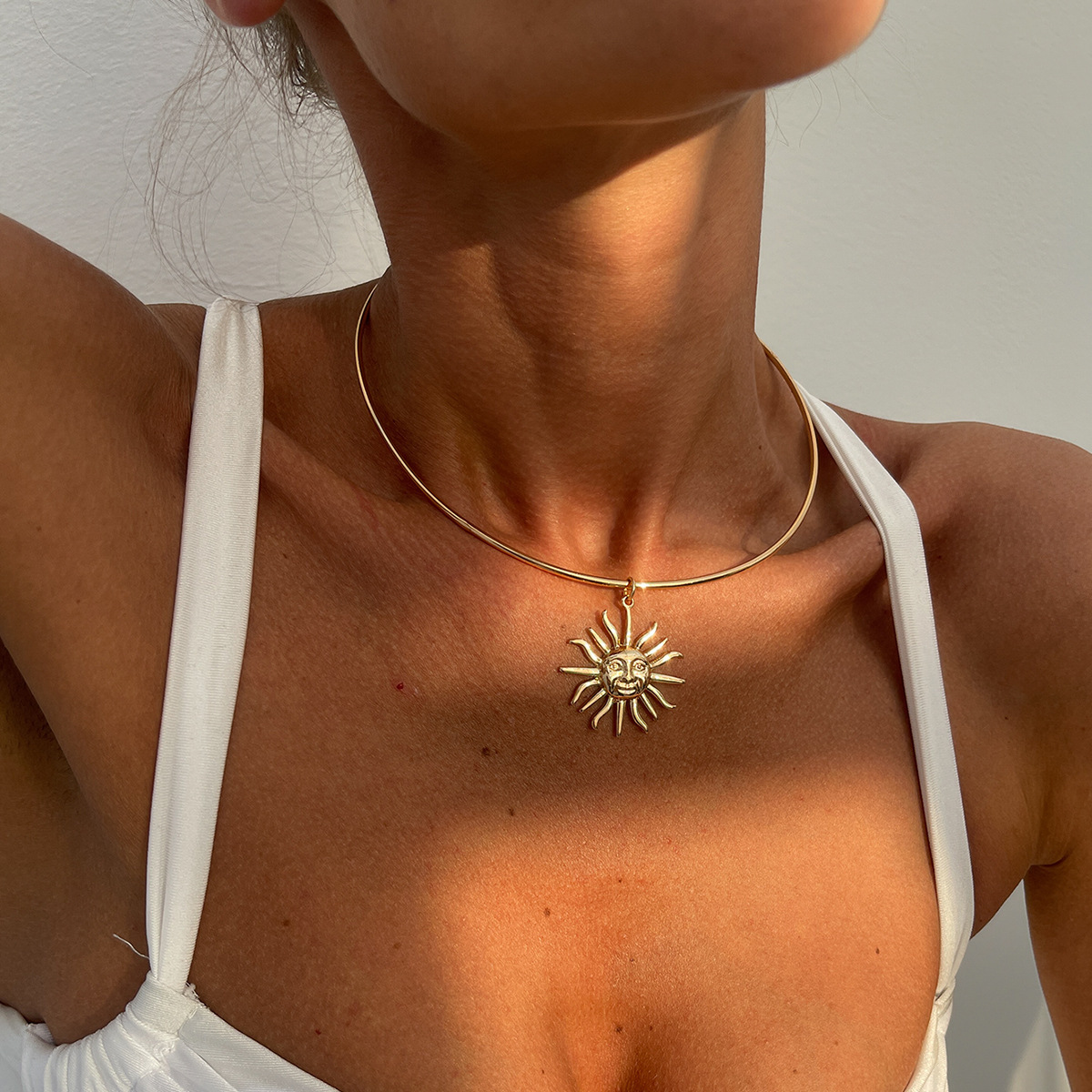 Accessories Niche Design Human Face Sun Pendant Choker Personality Alloy Collarbone Necklace