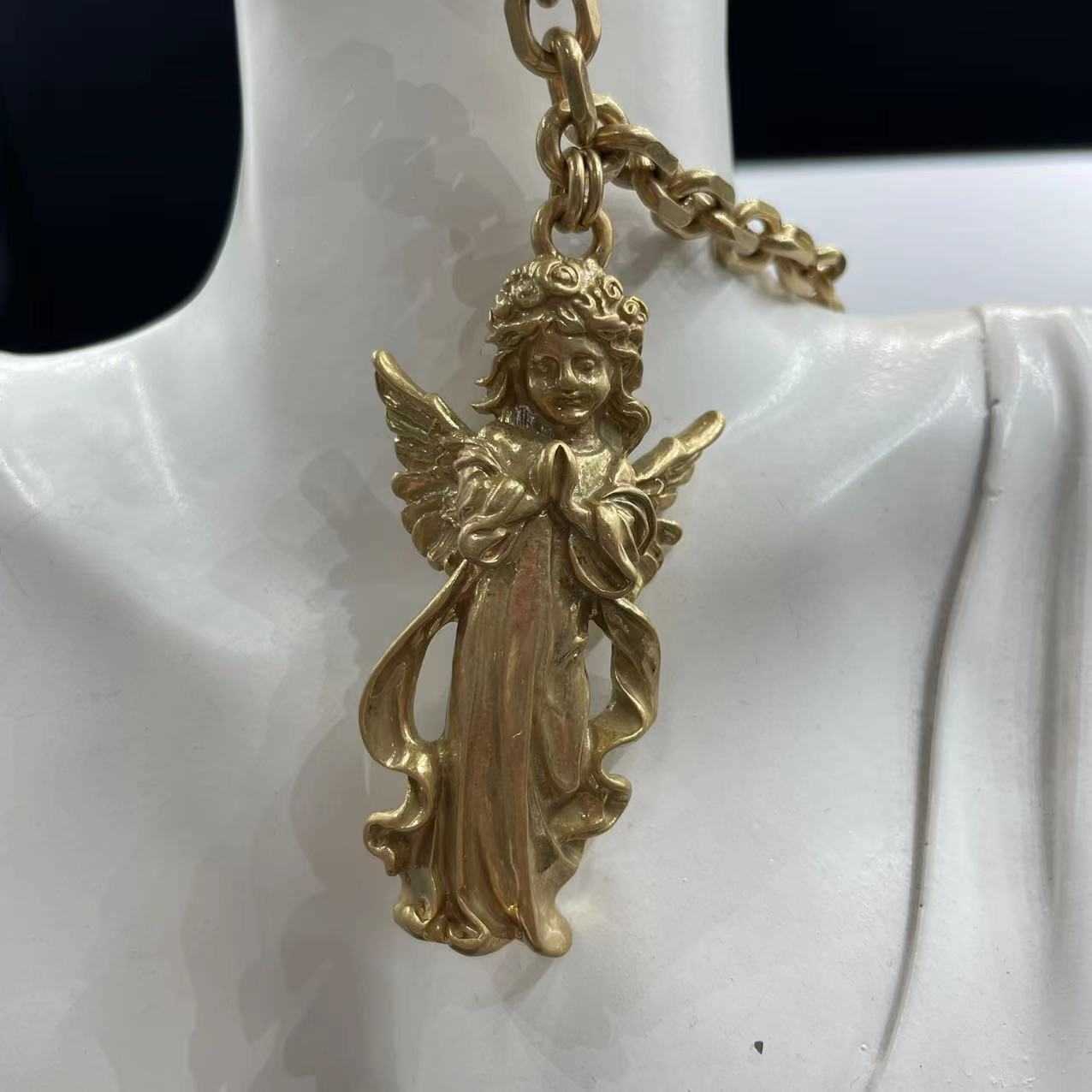 Vintage Niche Style Necklace Little Angel Necklace Classic Versatile Clavicle Chain Sweater Chain Pendant 250615