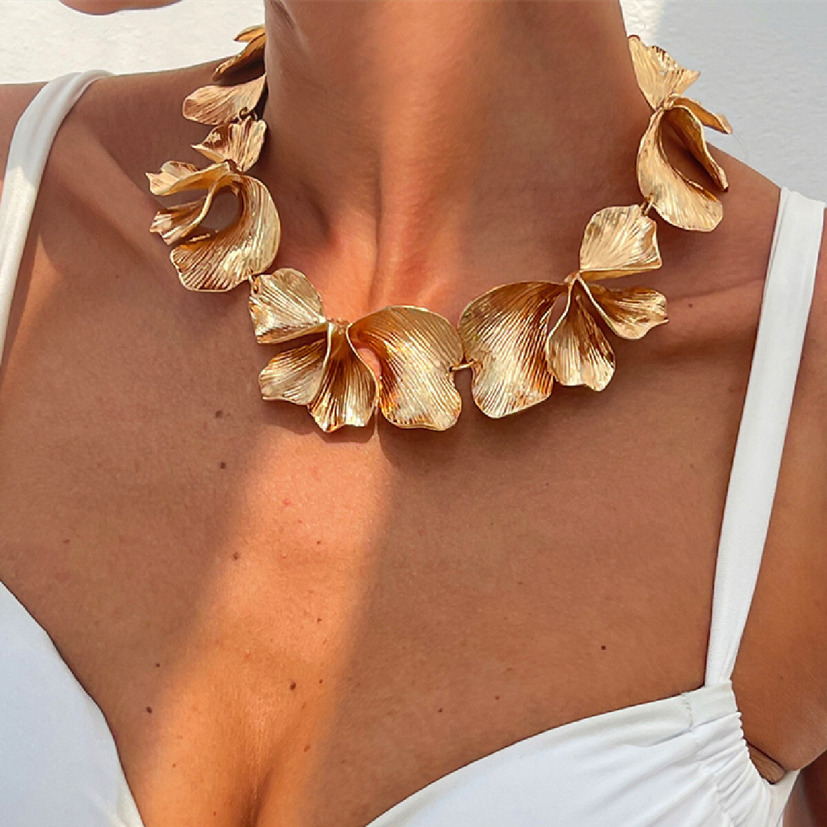 Jewelry Fashion Wrinkle Texture Flower Unique Design Alloy 3D Petal Necklace